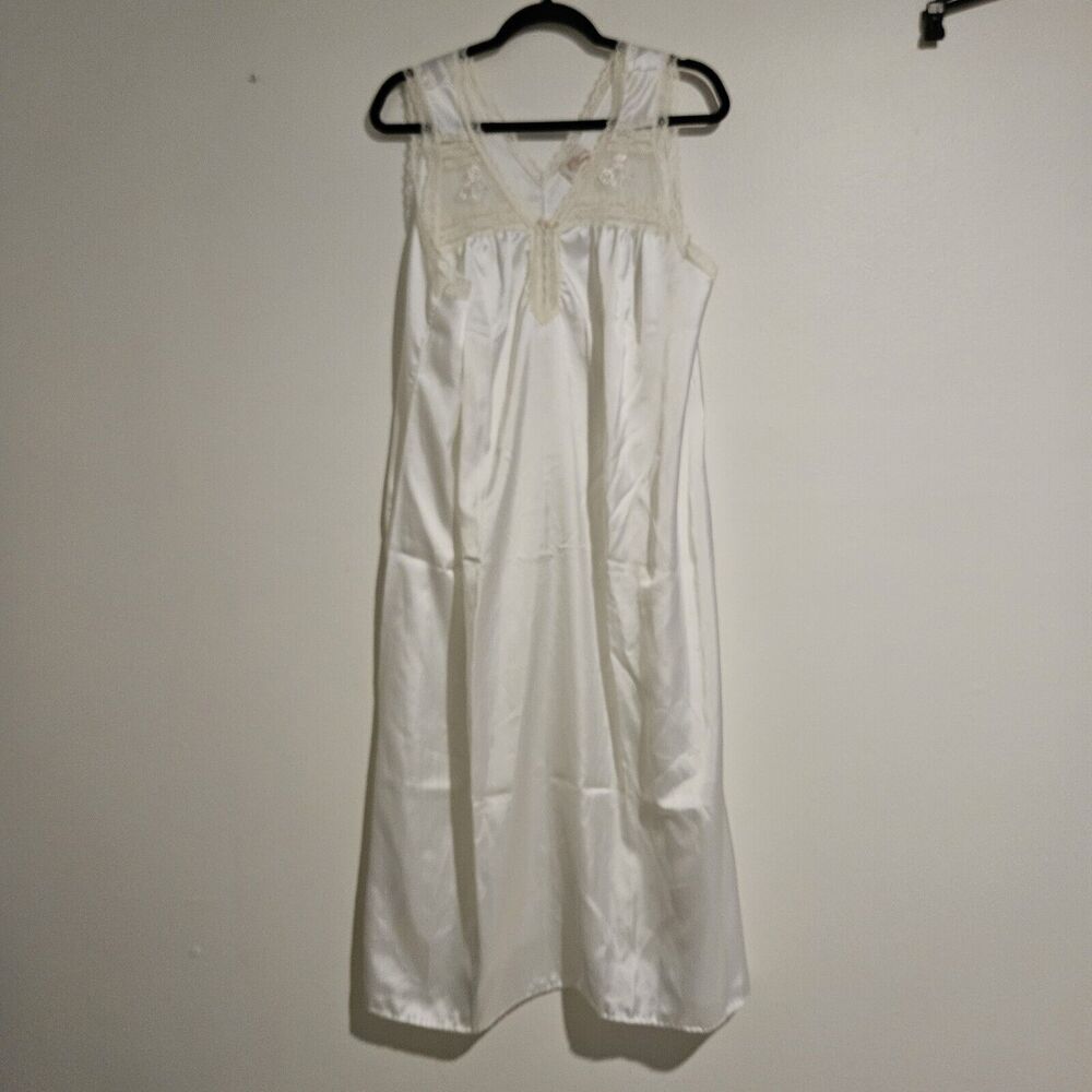 Vtg Llise Stevens long Nightgown Silky Soft Nylon USA made Large Nwot